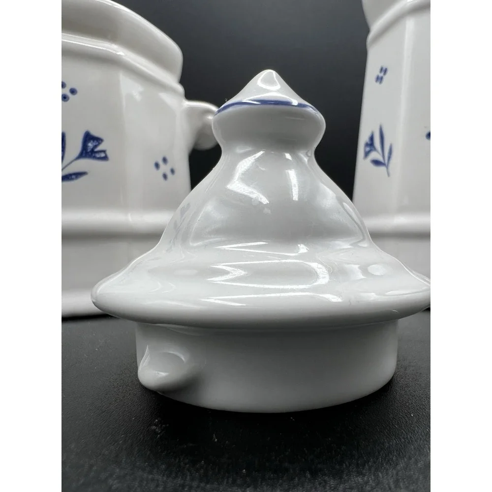 Pfaltzgraff White Heritage‎ Small Blue Floral Milk Or Creamer Pitcher 2-24 F18